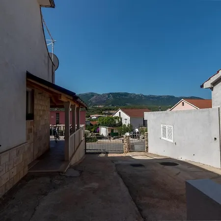 With A Parking Space Jelsa, Hvar - 134 Apartament *